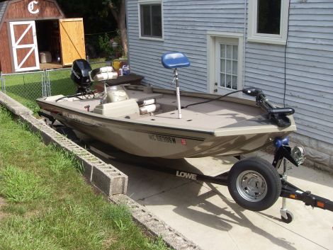 2006 Lowe 175s Stinger Fishing boat for Sale in Ionia, MI