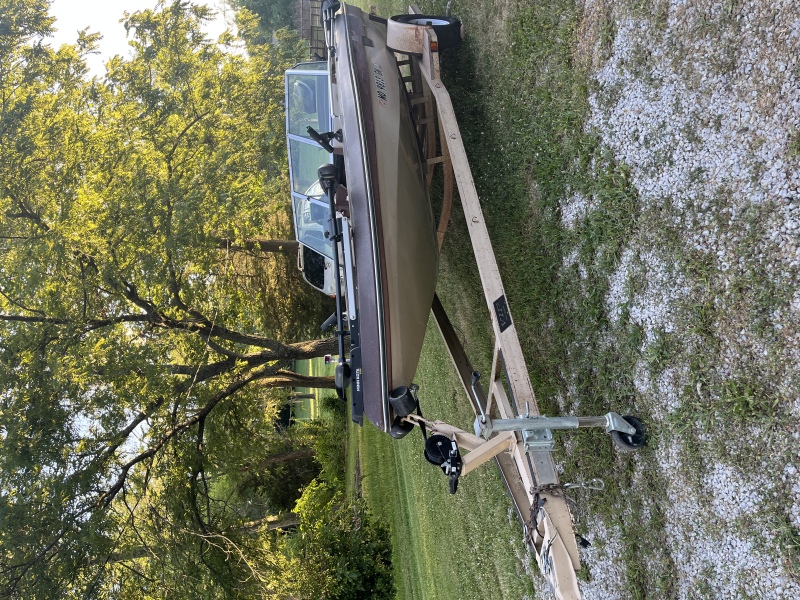Fish  Boats For Sale by owner | 1984 19 foot VIP Fish & Ski