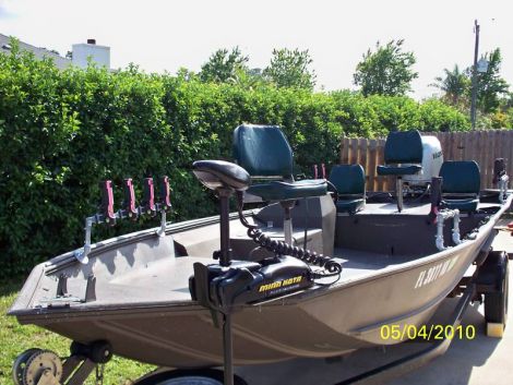 2001 19 foot Lowe Roughneck Fishing boat for Sale in Bardstown, KY