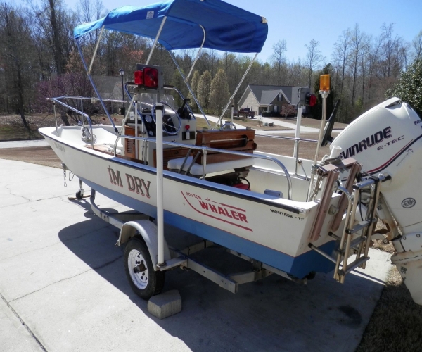 1986 17 foot Boston Whaler Montauk Fishing boat for Sale in Dallas, TX