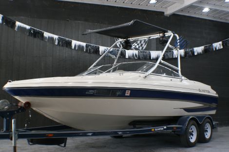 Glastron Cour. Boats For Sale by owner | 2002 Glastron GX205