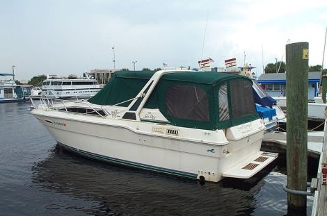 1988 30 foot Sea Ray Weekender Power boat for Sale in Astatula, FL