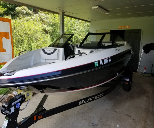 2015 20 foot Larson Larson Power boat for Sale in Lakesite, TN